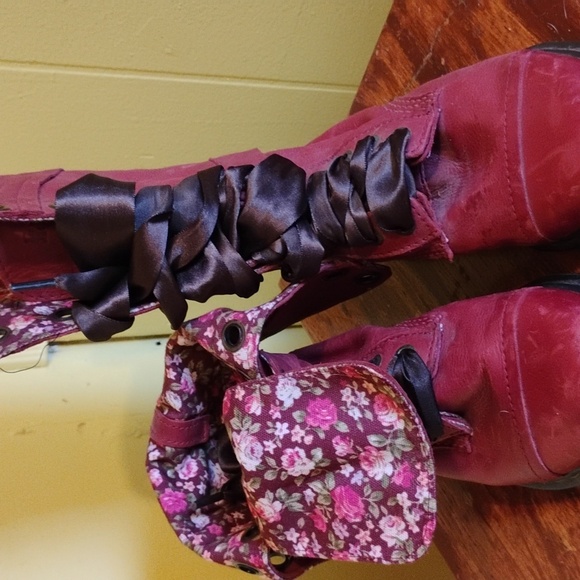 Boots - Picture 1 of 4